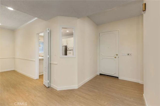 5216 Yarmouth Avenue 105, Encino, CA 91316