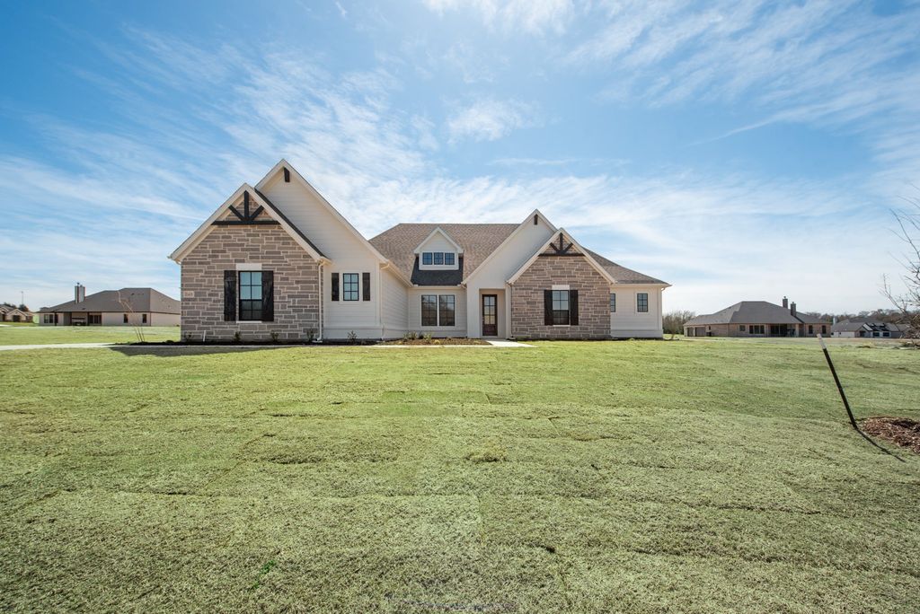 1435 Julian Drive, Van Alstyne, TX 75495