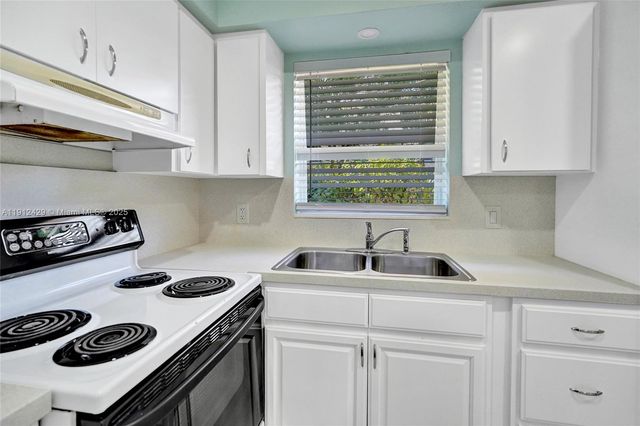 720 SE 15th St 2R, Fort Lauderdale, FL 33316