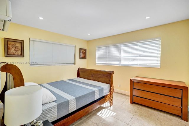 720 SE 15th St 2R, Fort Lauderdale, FL 33316