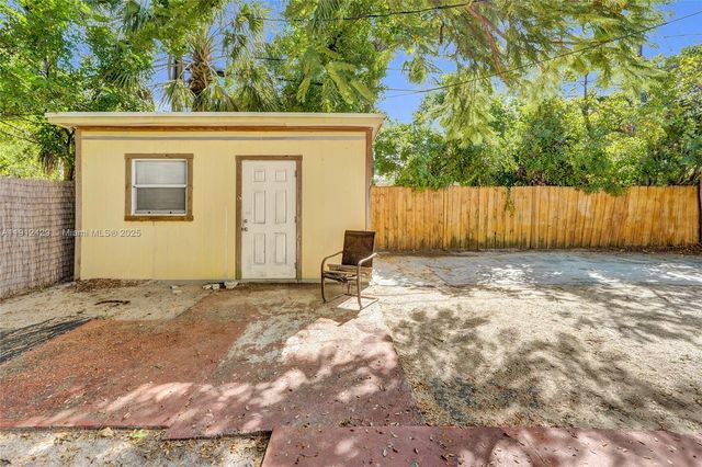 720 SE 15th St 2R, Fort Lauderdale, FL 33316