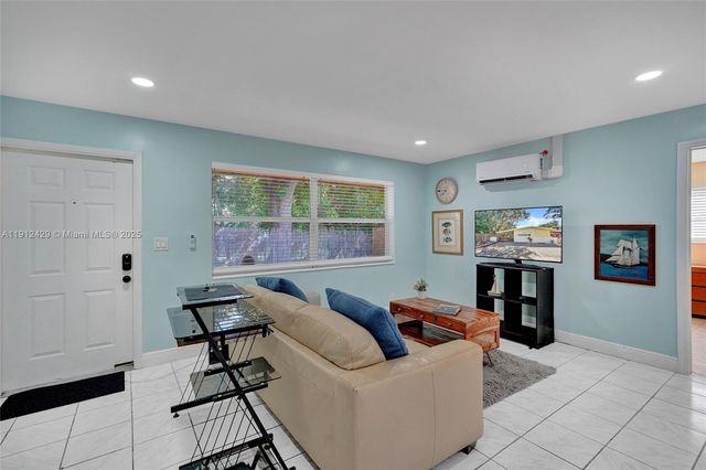 720 SE 15th St 2R, Fort Lauderdale, FL 33316