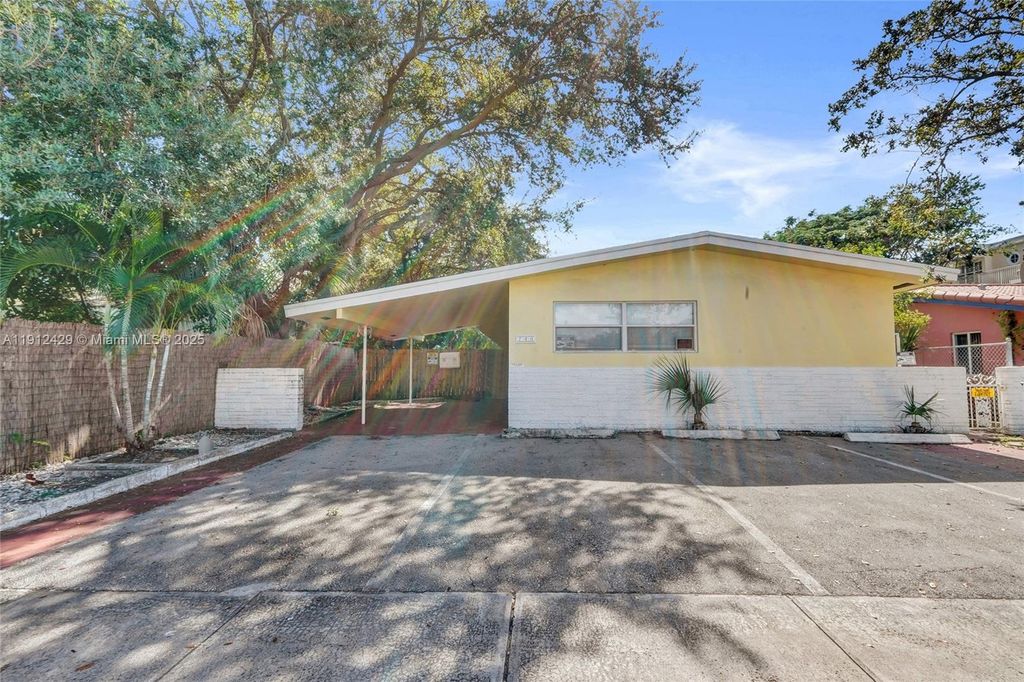 720 SE 15th St 2R, Fort Lauderdale, FL 33316