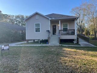 3705 Lakeshore Drive, Port Arthur, TX 77642
