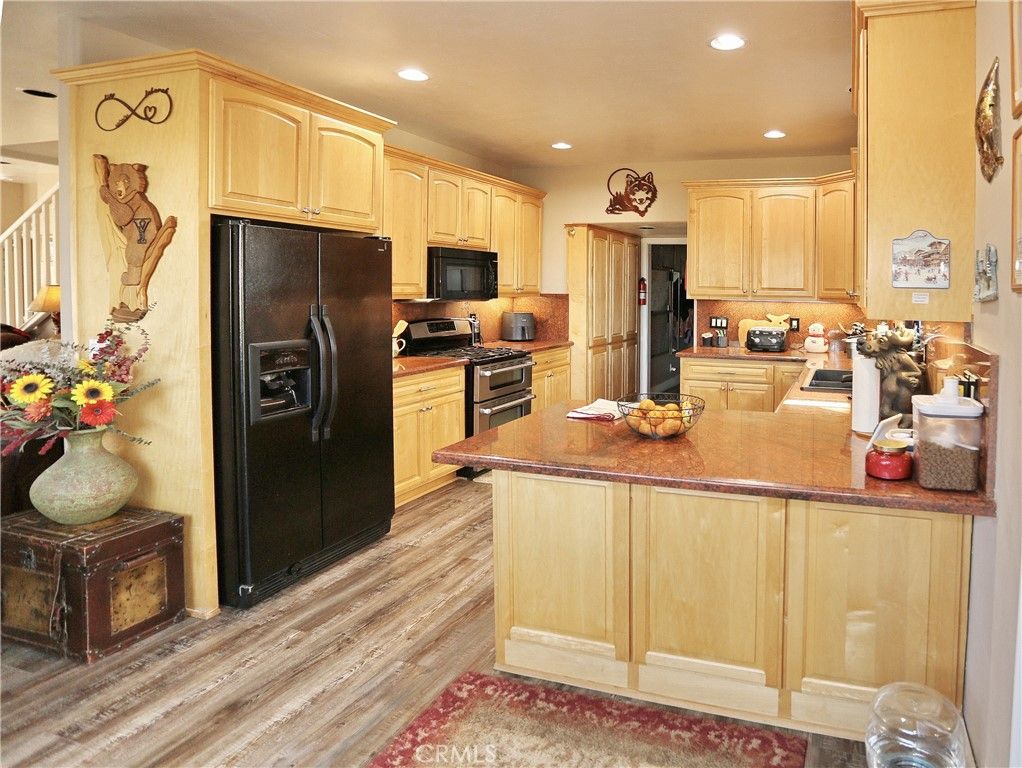 Image 15 of property listing at 2097 Fox, Big Bear City, CA 92314