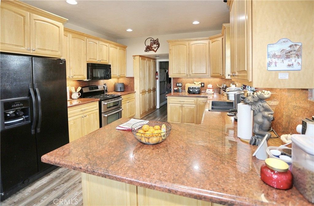Image 16 of property listing at 2097 Fox, Big Bear City, CA 92314
