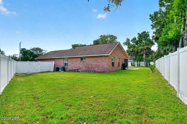 2 Queen Ann Court, Ormond Beach, FL 32174