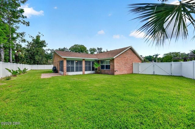2 Queen Ann Court, Ormond Beach, FL 32174