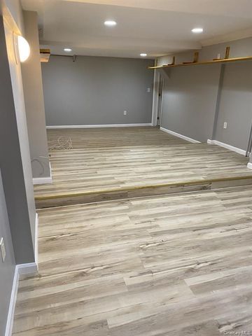 94 4th Avenue 203, Bay Shore, NY 11706