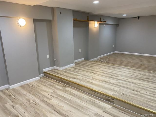 94 4th Avenue 203, Bay Shore, NY 11706