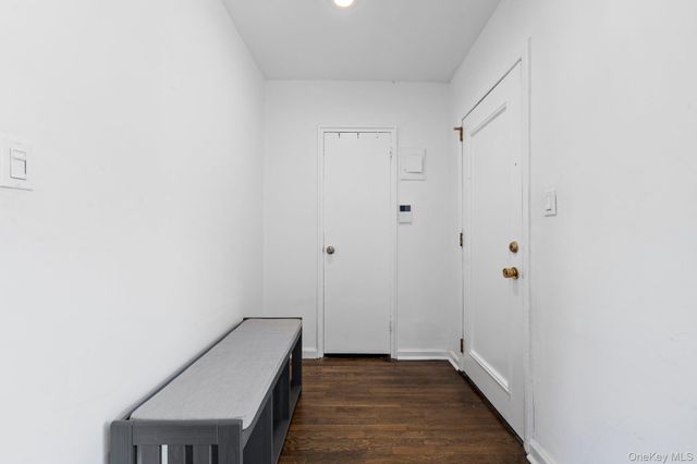 23 Edwards Street 2A, Roslyn Heights, NY 11577