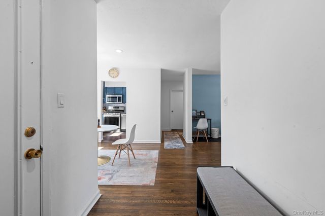 23 Edwards Street 2A, Roslyn Heights, NY 11577