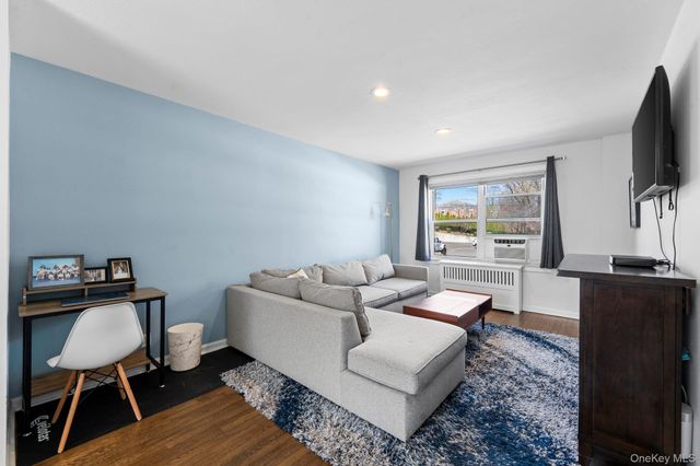 23 Edwards Street 2A, Roslyn Heights, NY 11577