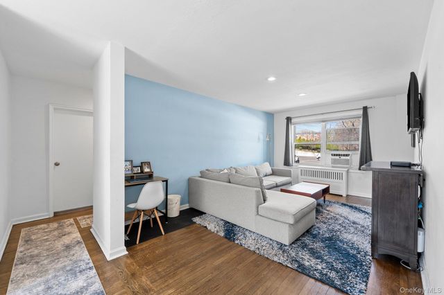 23 Edwards Street 2A, Roslyn Heights, NY 11577