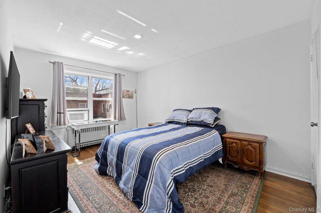 23 Edwards Street 2A, Roslyn Heights, NY 11577