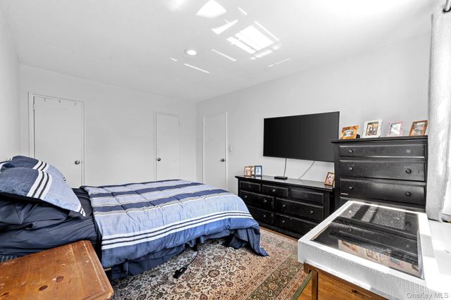 23 Edwards Street 2A, Roslyn Heights, NY 11577