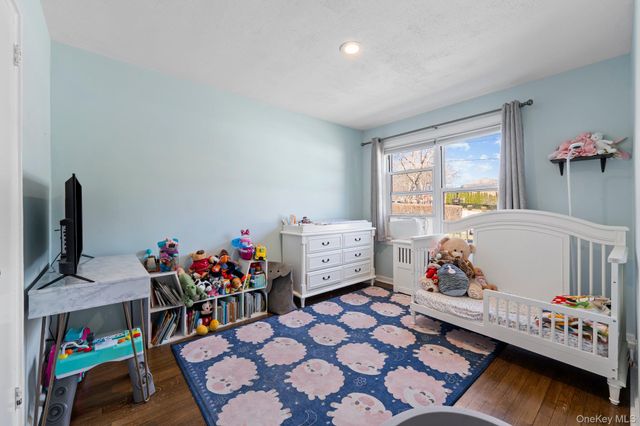 23 Edwards Street 2A, Roslyn Heights, NY 11577