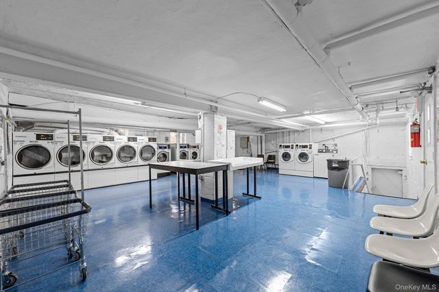 23 Edwards Street 2A, Roslyn Heights, NY 11577