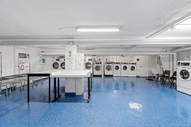 23 Edwards Street 2A, Roslyn Heights, NY 11577