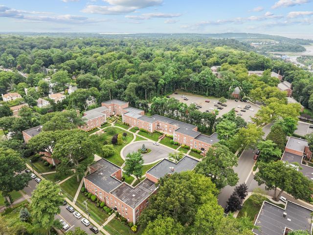 23 Edwards Street 2A, Roslyn Heights, NY 11577