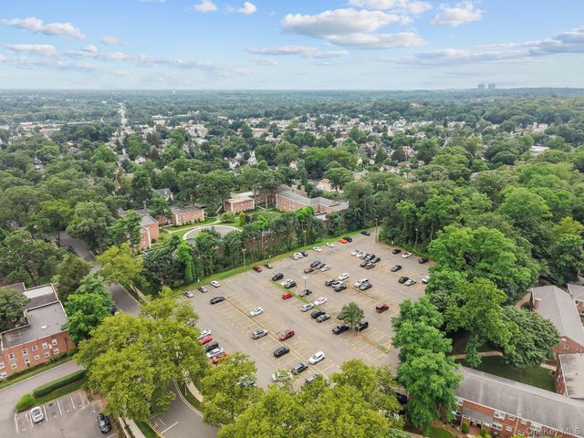 23 Edwards Street 2A, Roslyn Heights, NY 11577