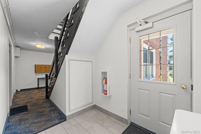 23 Edwards Street 2A, Roslyn Heights, NY 11577