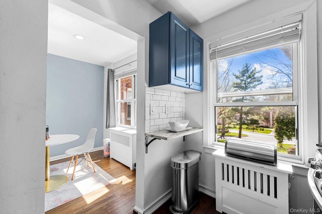 23 Edwards Street 2A, Roslyn Heights, NY 11577