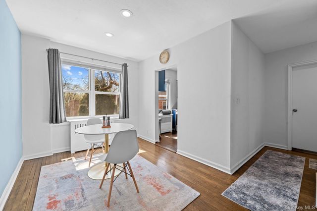 23 Edwards Street 2A, Roslyn Heights, NY 11577