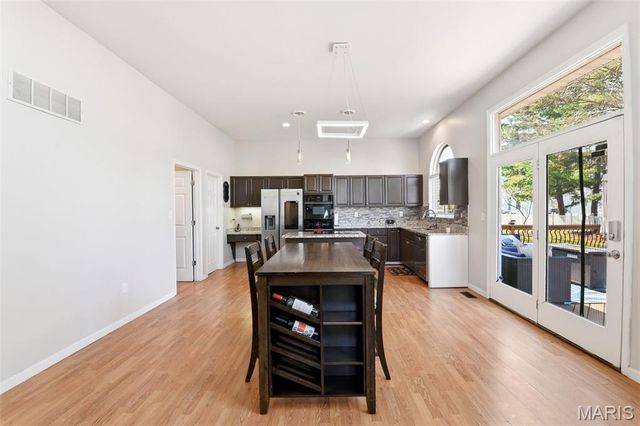 15552 Debridge Way, St Louis, MO 63034