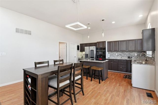 15552 Debridge Way, St Louis, MO 63034