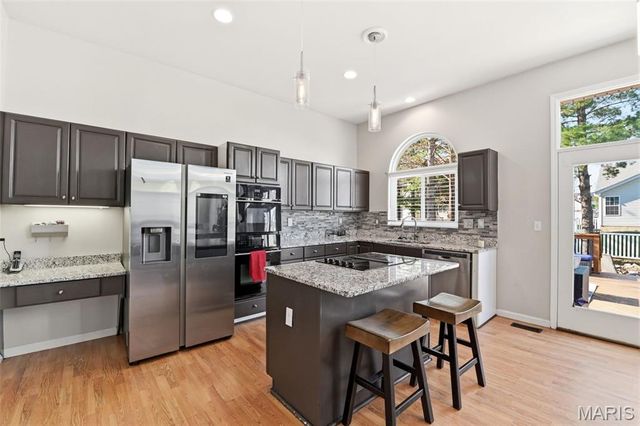 15552 Debridge Way, St Louis, MO 63034