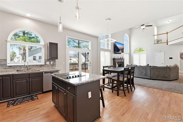 15552 Debridge Way, St Louis, MO 63034