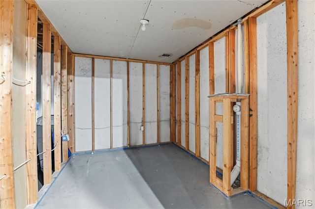 15552 Debridge Way, St Louis, MO 63034