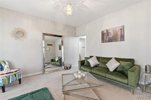 15552 Debridge Way, St Louis, MO 63034