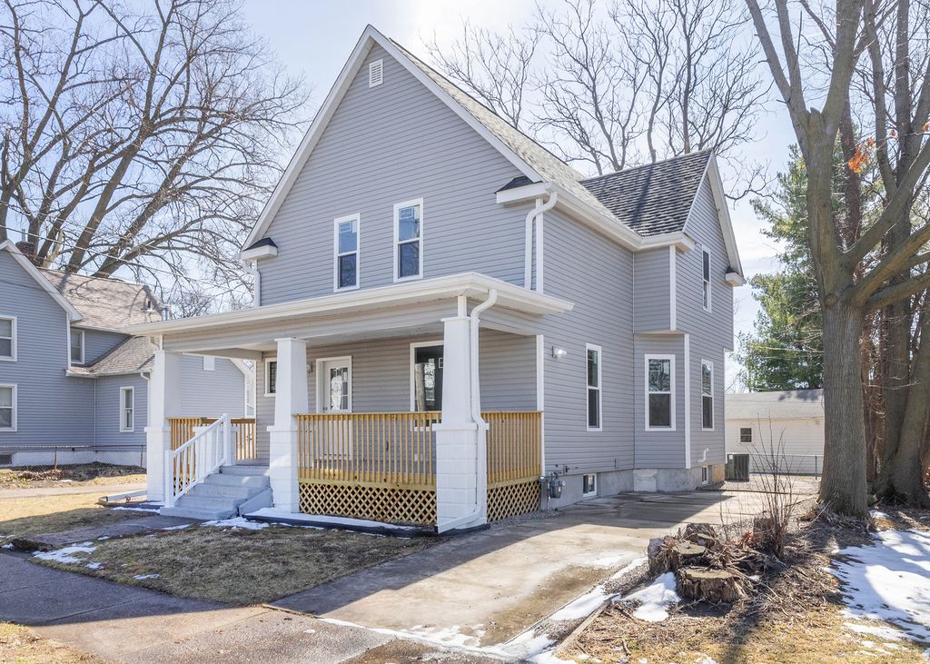 1212 14th Avenue, Moline, IL 61265