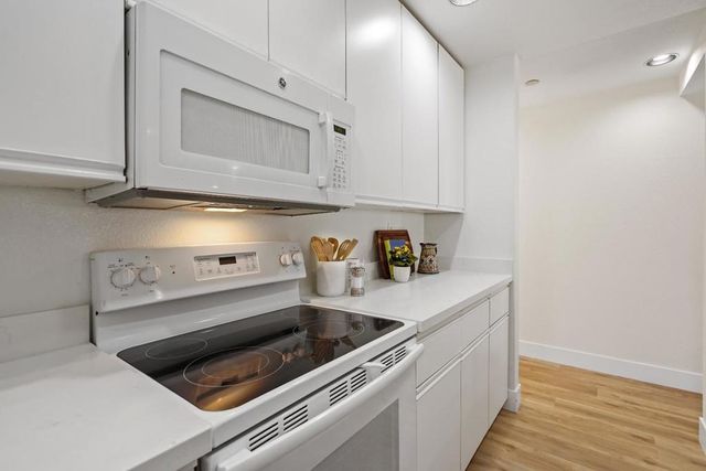 4159 El Camino Way B, Palo Alto, CA 94306