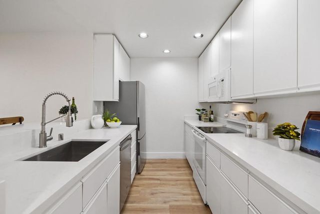 4159 El Camino Way B, Palo Alto, CA 94306