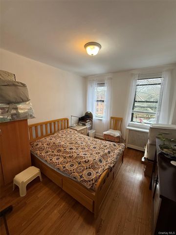 215-19 48th Avenue 2C, Oakland Gardens, NY 11364