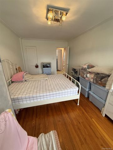 215-19 48th Avenue 2C, Oakland Gardens, NY 11364