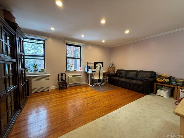 215-19 48th Avenue 2C, Oakland Gardens, NY 11364