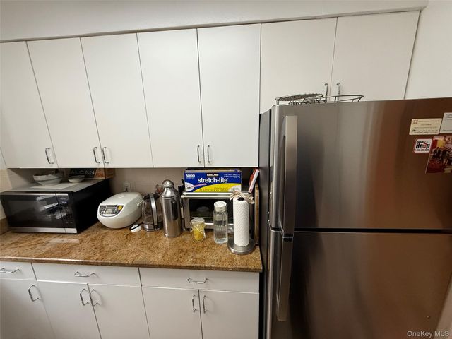 215-19 48th Avenue 2C, Oakland Gardens, NY 11364