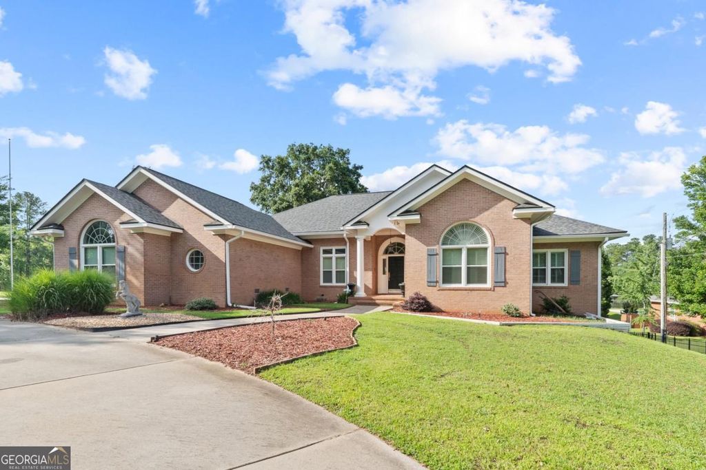 183 E Lakeview Drive NE, Milledgeville, GA 31061