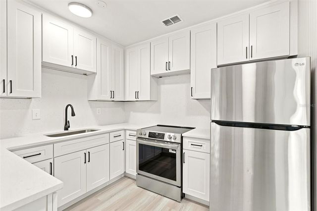 2704 E JEFFERSON STREET, Orlando, FL 32803