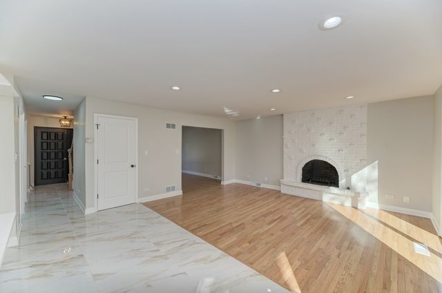 311 Montclare Lane, Wood Dale, IL 60191