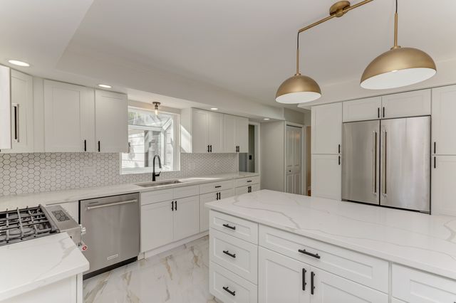 311 Montclare Lane, Wood Dale, IL 60191