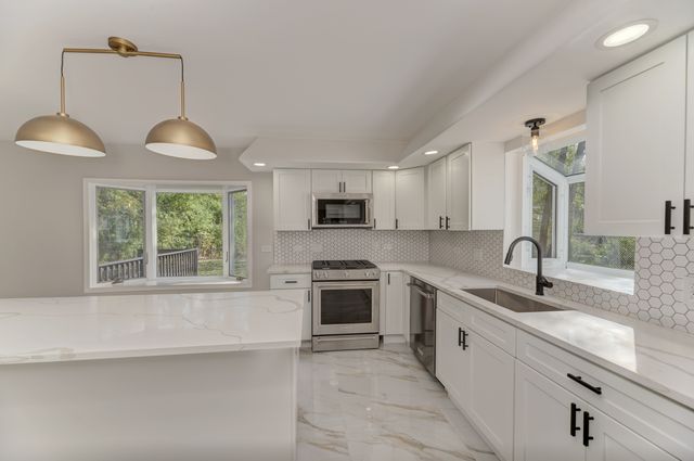 311 Montclare Lane, Wood Dale, IL 60191