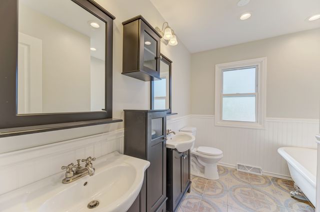 311 Montclare Lane, Wood Dale, IL 60191