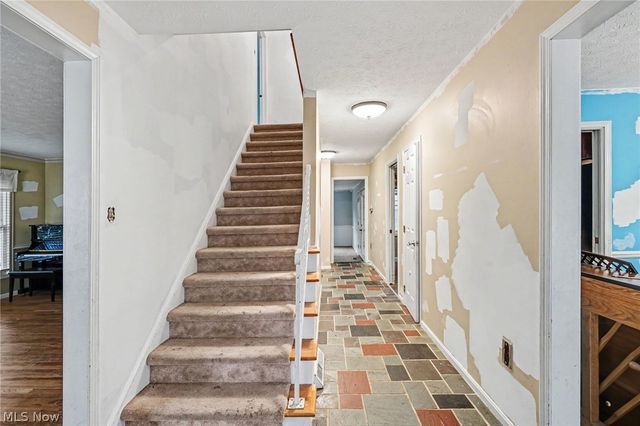 1011 Chatham Place, Rocky River, OH 44116