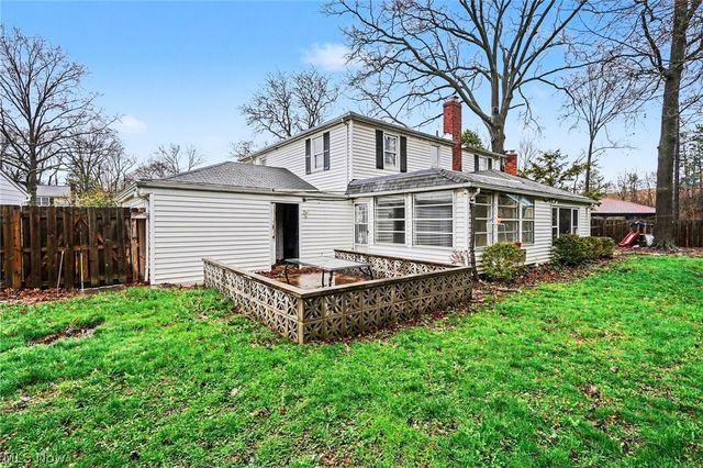 1011 Chatham Place, Rocky River, OH 44116