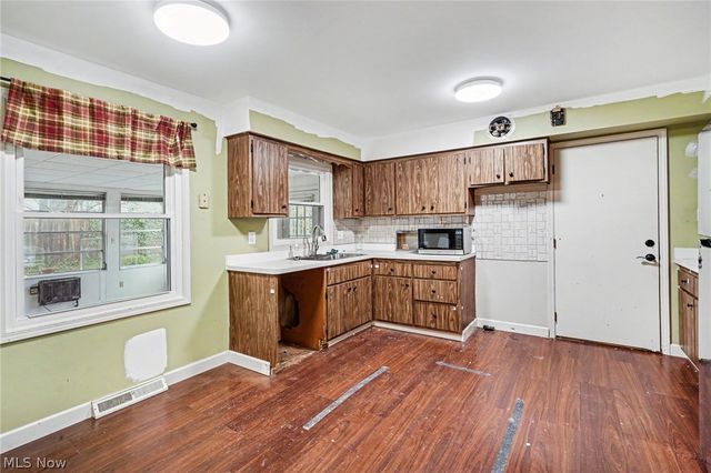 1011 Chatham Place, Rocky River, OH 44116